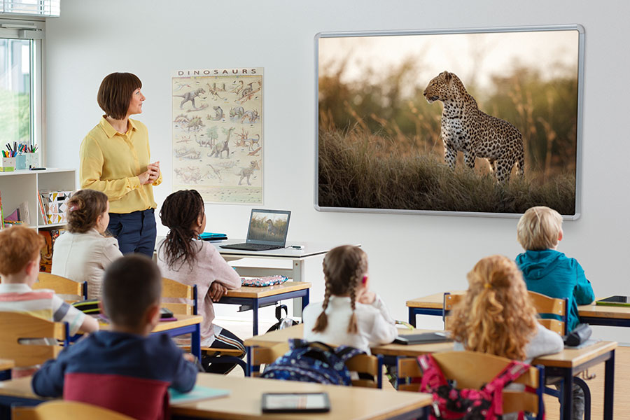 listening-in-a-classroom-900x600